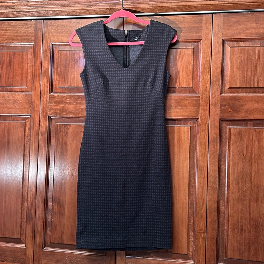 And Taylor houndstooth sleeveless Sweater dress